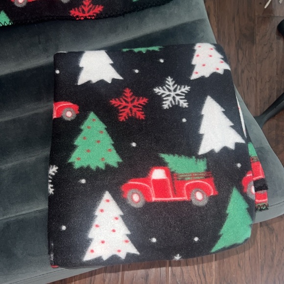 Christmas tree red white green snowflakes trucks black soft fleece blanket throw - Picture 3 of 8